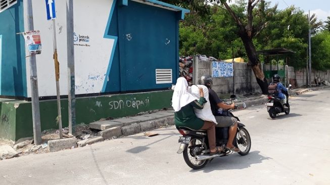 Polisi Dibacok Pelaku Tawuran Tambora, Warga: Kalau Gak Ditolong Habis Itu