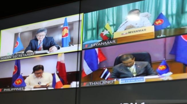 Pertemuan Tingkat Menteri Tenaga Kerja ASEAN (ALMM) tentang dampak Covid-19 melalui video conference di Kemanker, Jakarta, Kamis (14/5/2020). (Dok : Kemnaker)