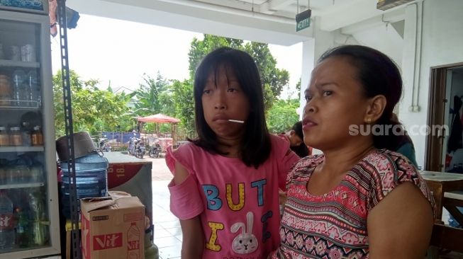 Komariyah, eks warga Kampung Akuarium yang kini tinggal di Rusanawa Rawa Bebek,Jakarta Timur. (Suara.com/Arga).