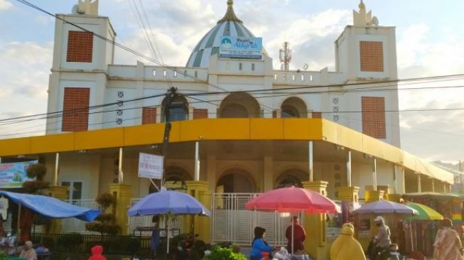 Jemaah Salat Tarawih Positif Covid Masjid Al Hijrah Di Kota Padang Ditutup