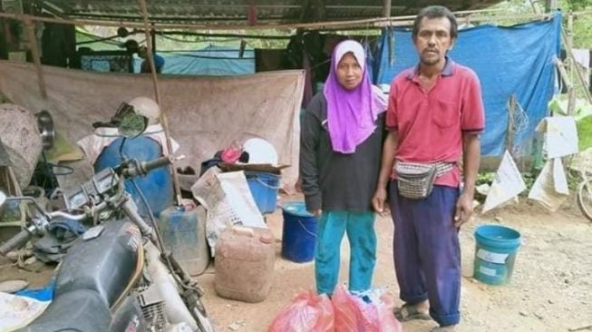 Keluarga Miskin Tinggal di Bangunan Kumuh, Ternyata Isinya Bikin Takjub