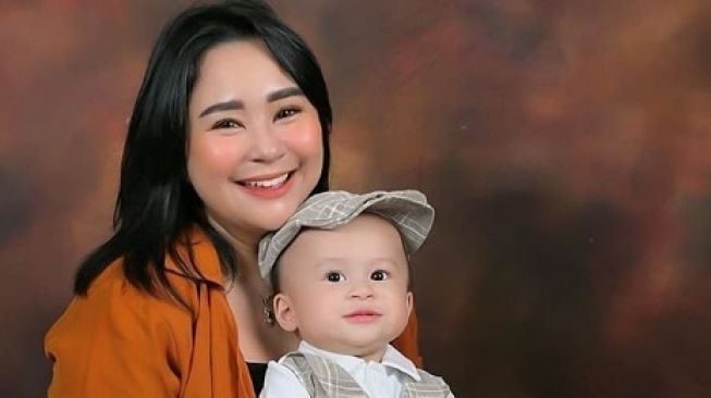 Ganti Dokter, Anak Chikita Meidy Lolos Diagnosa Penyakit Kawasaki