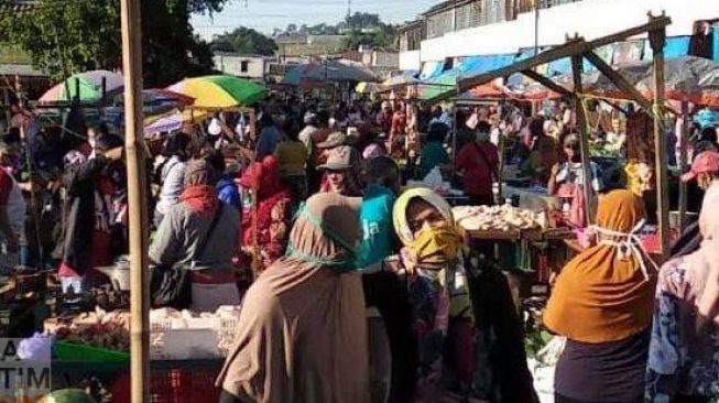 Takut Rugi, Pedagang Pasar di Malang Masih Buka saat PSBB Malang Raya
