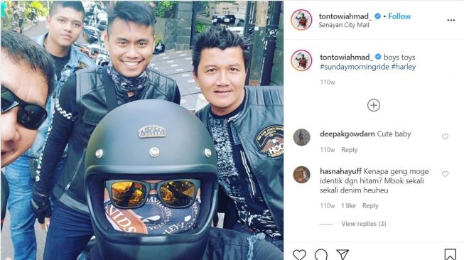 Tontowi Ahmad bersama dengan anggota komunitas motor (Instagram-tontowiahmad_)