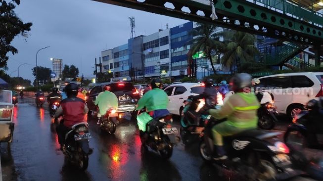 Tak Berasa PSBB, Macet Mengular di Kawasan Pasar Minggu Jelang Berbuka