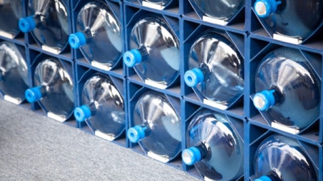 Air minum isu ulang / air galon. (Shutterstock)
