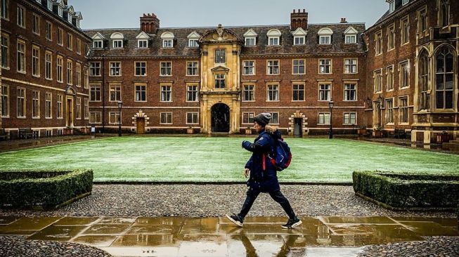 Dampak Virus Corona, Universitas Cambridge Kuliah Online Setahun Penuh