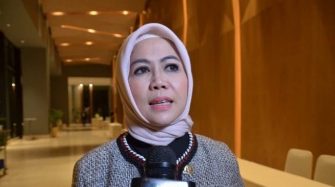 Intan Fauzi Salurkan Bansos untuk Warga Terdampak Covid-19