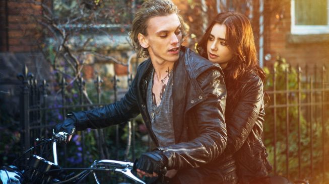 Salah satu adegan film The Mortal Instument City of Bones.