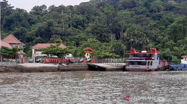 Pelabuhan penyebarangan Pulau Nusakambangan, Cilacap Jawa Tengah. [Antara]