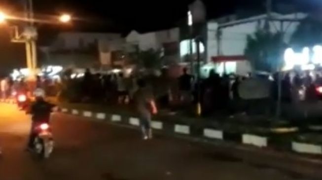 Viral Video Ibu-ibu Teriak Hancurkan PSBB, Publik: Kita Lihat Endingnya