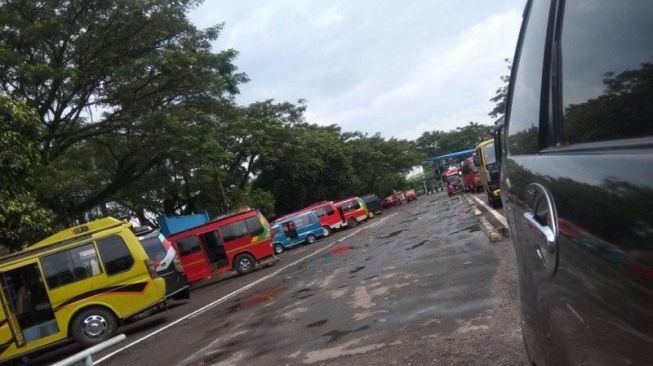 Terminal Bus Mandala Lebak Sepi dari Aktivitas Pemudik