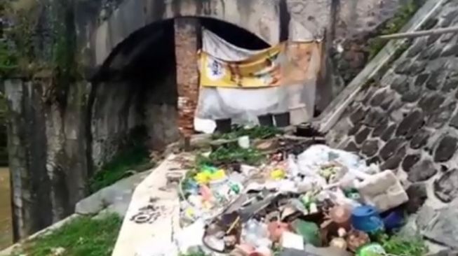 Viral Video Ibu-ibu Hidup di Bawah Jembatan, 3 Bulan Baru 7 Kali Makan Nasi