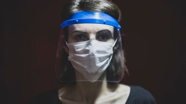 Ahli Inggris: Face Shield 100 Persen Tak Bantu Cegah Virus Corona Covid-19!