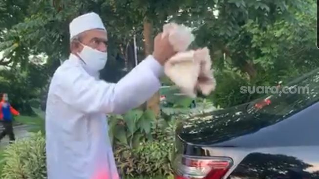 STNK Toyota Camry Habib Umar Assegaf Palsu? Begini Faktanya