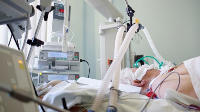 Ilustrasi pasien covid-19 mengalami koma. (Shutterstock)