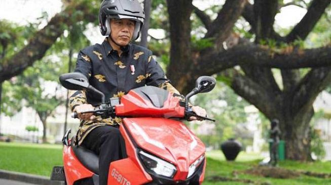 Lelang motor Jokowi banyak janggalnya, Mustofa: Periksa Wanda Hamidah