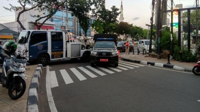 Malam Takbiran, Jalan Tebet Utara Ditutup Satpol PP