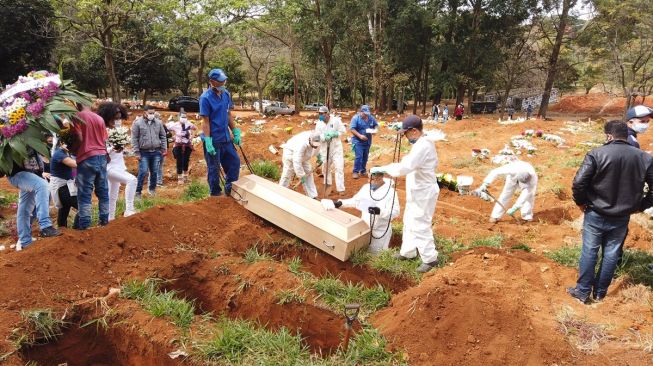 Kasus virus Corona di Brasil cetak rekor baru. (Anadolu Agency/Jose Antonio de Moraes)