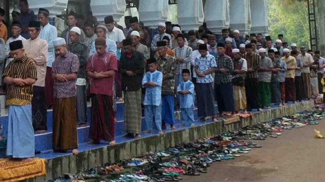 Rayakan Idulfitri Duluan, Ponpes Mahfilud Dluror Jember Gelar Salat Id