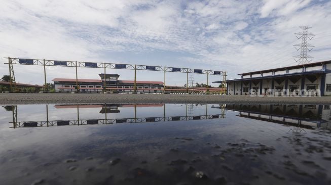 Suasana sepi di Terminal Jatijajar, Kota Depok, Jawa Barat, Kamis (21/5). [Suara.com/Angga Budhiyanto]