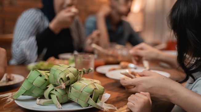 Hidangan ketupat di Hari Raya Idul Fitri (Shutterstock)