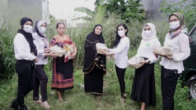 Perempuan Tani HKTI Salurkan Ribuan Sembako ke Petani Terdampak Covid-19