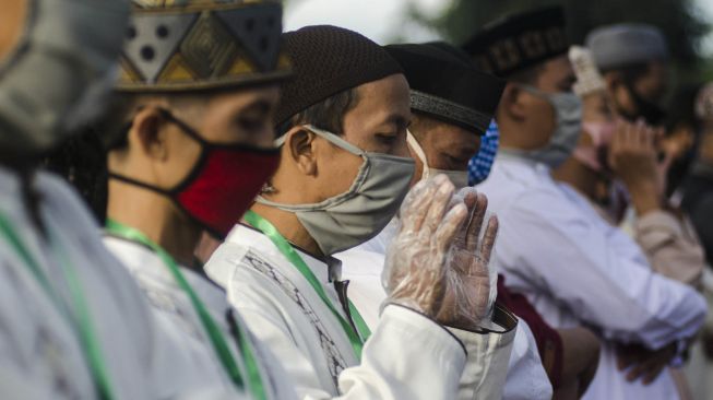 Doa diantara Takbir Sholat Idul Fitri: Bacaan Latin dan Artinya