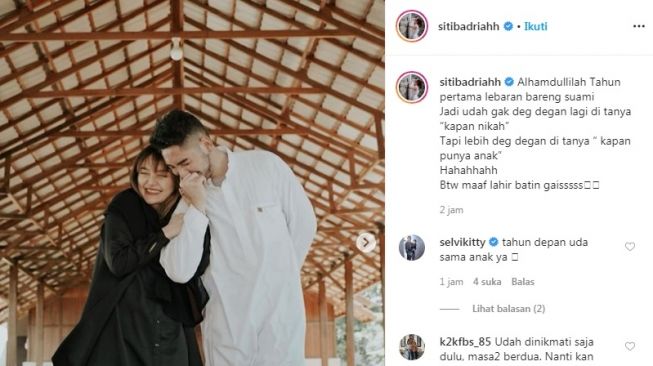 Unggahan Siti Badriah bersama suaminya, Krisjiana Baharudin [Instagram/@sitibadriahh]