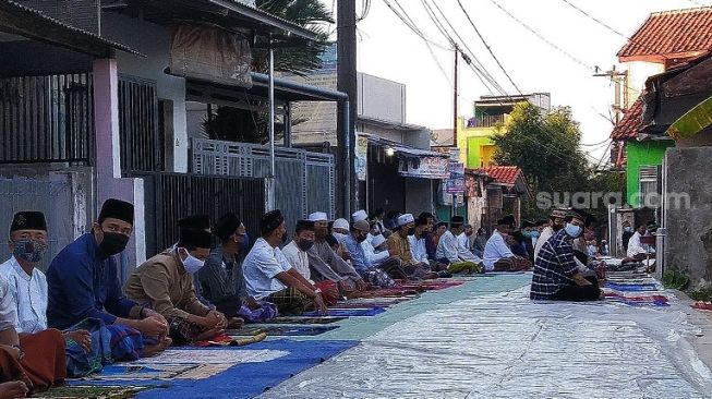 Salah Satu Masjid di Tangerang Selatan Ini Tetap Salat Id