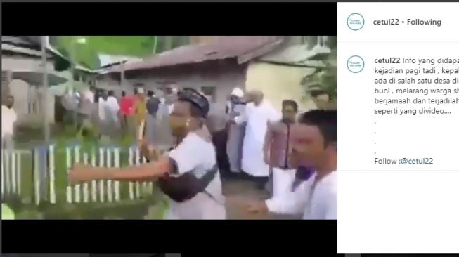 Viral Video Petugas Diamuk Warga, Diduga Larang Salat Idul Fitri Berjemaah. (instagram.com/cetul22)