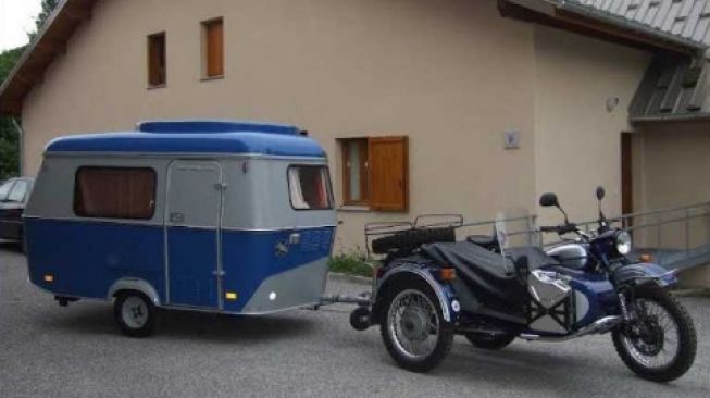 Ural Sidecar + Trailer Camper. (rideapart.com)