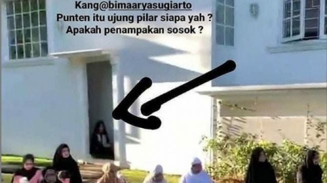 Terungkap! Sosok Misterius di Belakang Jamaah Salat Idul Fitri Bima Arya