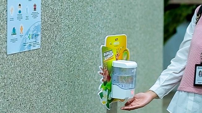 Penyediaan hand sanitizer di setiap kantor. (Dok : BRI). 