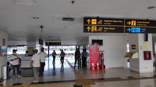 Tiba di Terminal Pulo Gebang Tak Punya SIKM, 2 Warga Surabaya Dikarantina