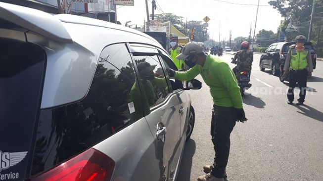 Ditolak Masuk Jakarta, Warga Ber-KTP Jawa Tengah: Biasanya Lewat-Lewat Aja