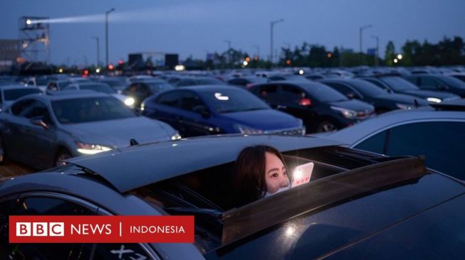 Nonton Konser Musik dari Mobil, Siasat Baru Warga Dunia di Tengah Pandemi