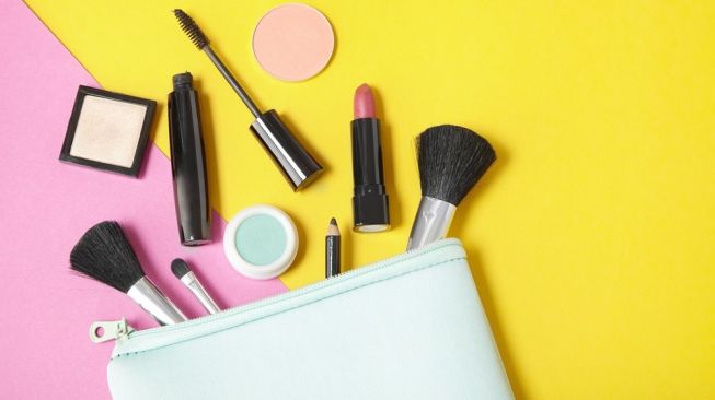 Pouch makeup. [Shutterstock]