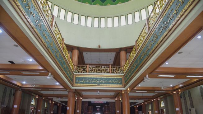 Suasana di Masjid Agung Al Barkah kota Bekasi, Jawa Barat, Kamis (28/5/2020). [ANTARA FOTO/Paramayuda]