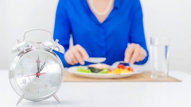 Bukan Jam Makan, Ini 4 'Golden Rules' Jauh Lebih Penting untuk Kesehatan Pencernaanmu