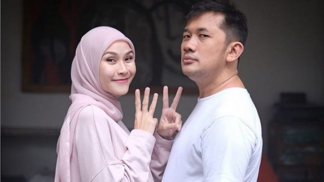 Zaskia Adya Mecca dan Hanung Bramantyo [Instagram]