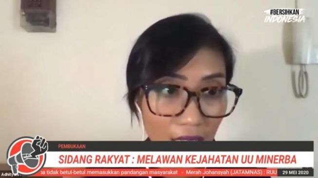 Sejumlah perwakilan dari koalisi BerishkanIndonesia saat menggelar sidang rakyat tandingan UU Minerba. (istimewa).