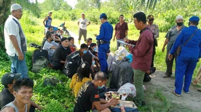 Ngaku Bisa Salurkan TKI, Emak-emak Calo di Batam Diringkus Polisi