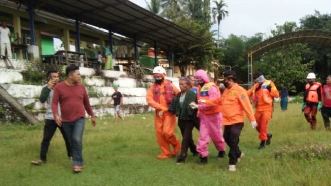 Heboh! Alasan Buang Najis, Kakek Berdiam di Pulau Mati Cuma Kenakan Sarung