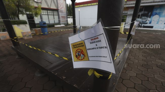 Suasana sepi di Rest Area KM 86 Tol Cikampek-Jakarta, Subang, Jawa Barat, Kamis (28/5). [Suara.com/Angga Budhiyanto]