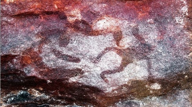 Seni cadas atau rock art di situs Yilbilinji, Carpentaria, Australia [Science/L.M Brady].