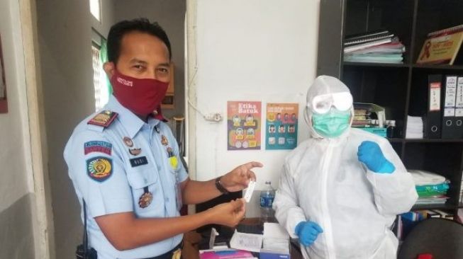 Pastikan Bebes Corona, Petugas Lapas Rangkasbitung Jalani Rapid Test