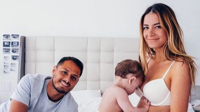 Sedang Hamil, Istri Chicharito Santuy Unggah Foto Telanjang Bulat