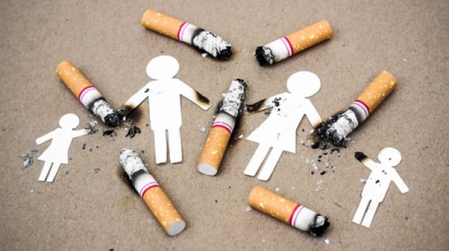 Dampak merokok pada keluarga. (Shutterstock)