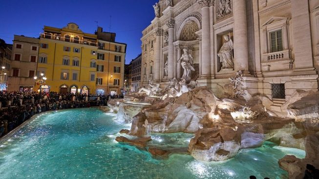 Selalu Dipenuhi Koin, Ke Mana Larinya Harta Karun di Trevi Fountain Roma?